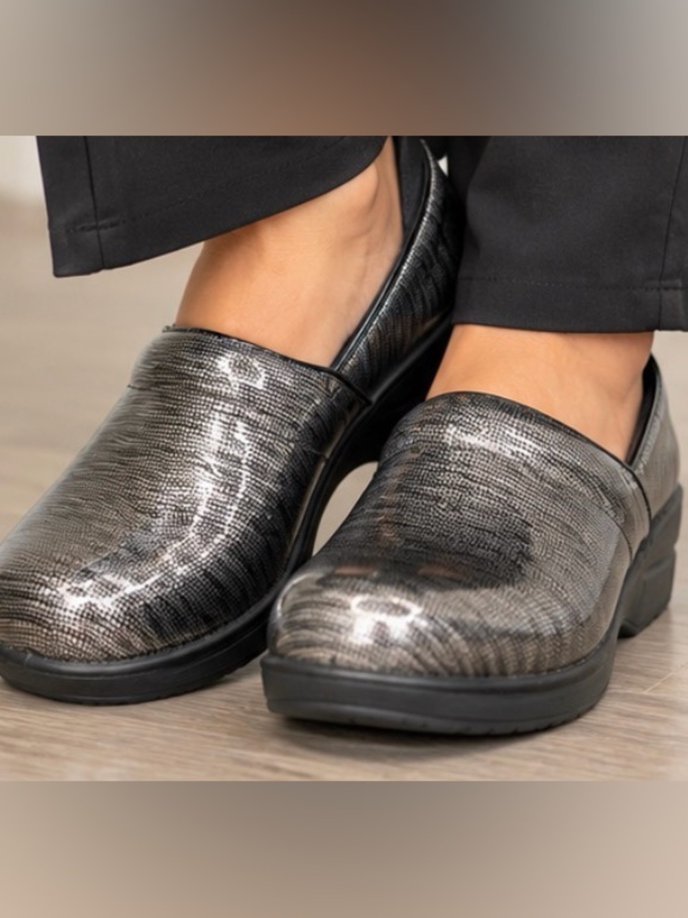 SAVVY Brandy Women's Size 10M Slip Resistant Metallic Leather Work Clogs Shoes
